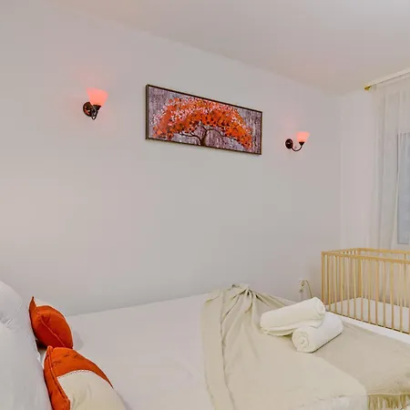 Walter Grand With Balcony And Free Parking דירה