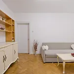 Walter Grand With Balcony And Free Parking Apartament