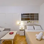 Walter Grand With Balcony And Free Parking *