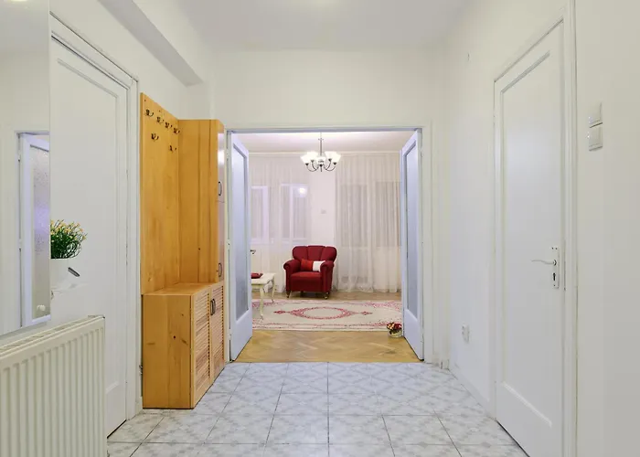 Walter Grand With Balcony And Free Parking Apartment *