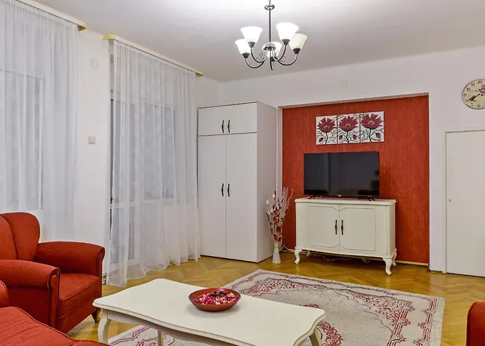 Walter Grand With Balcony And Free Parking *