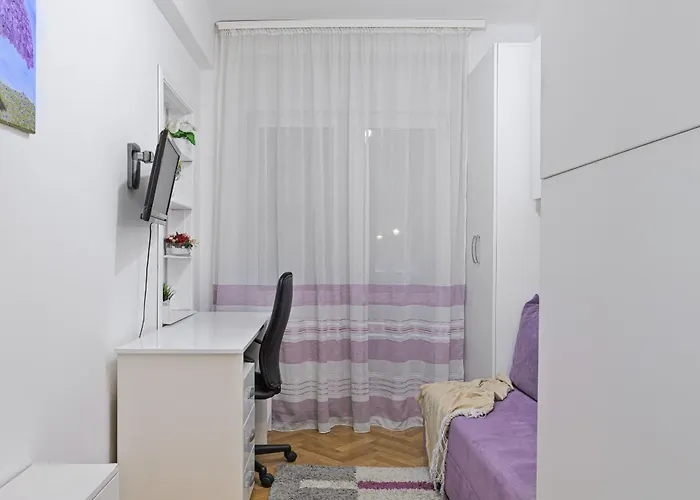 Walter Grand With Balcony And Free Parking *